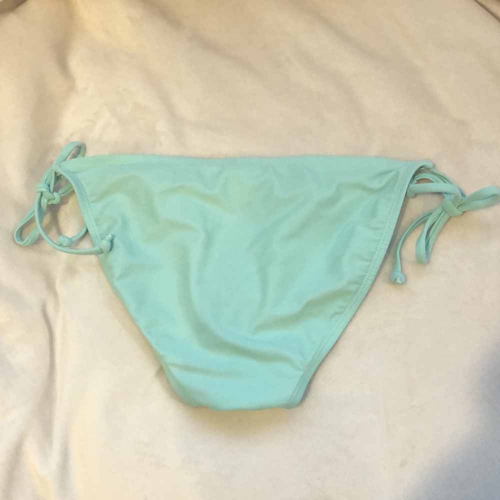 Turquoise & Cream Knit Flower Front Bikini Bottoms - Picture 4 of 4